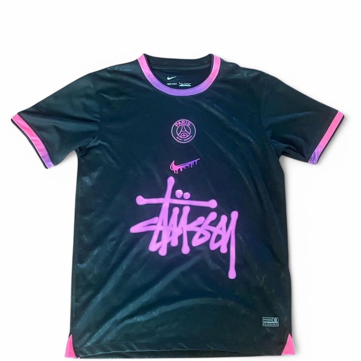 Is it time to see Stüssy on the football pitch? From the collaboration with Paris Saint-Germain to the jersey customs