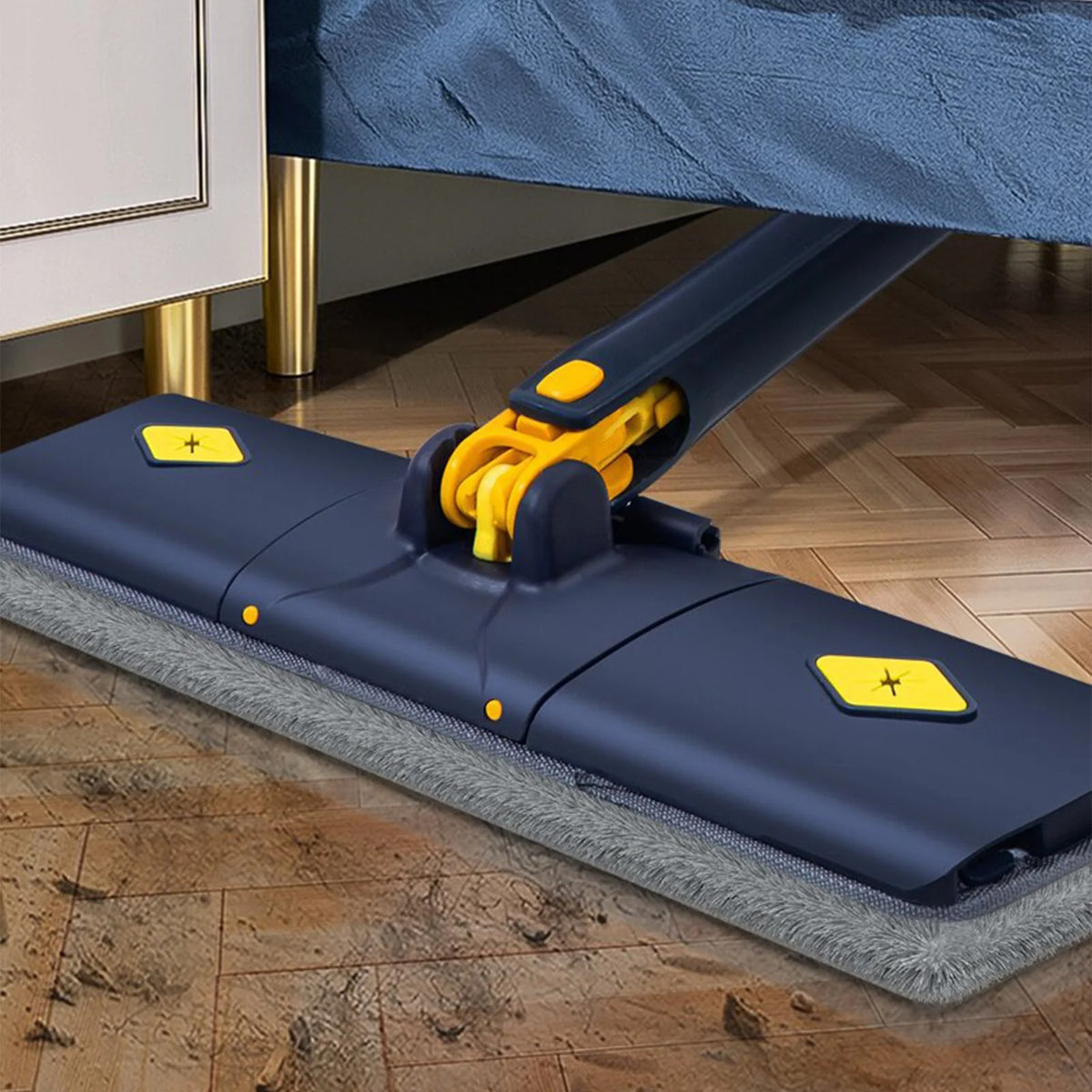 Adjustable, rotating cleaning brush