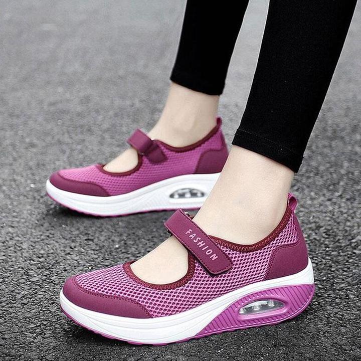 Light and breathable shoes for women