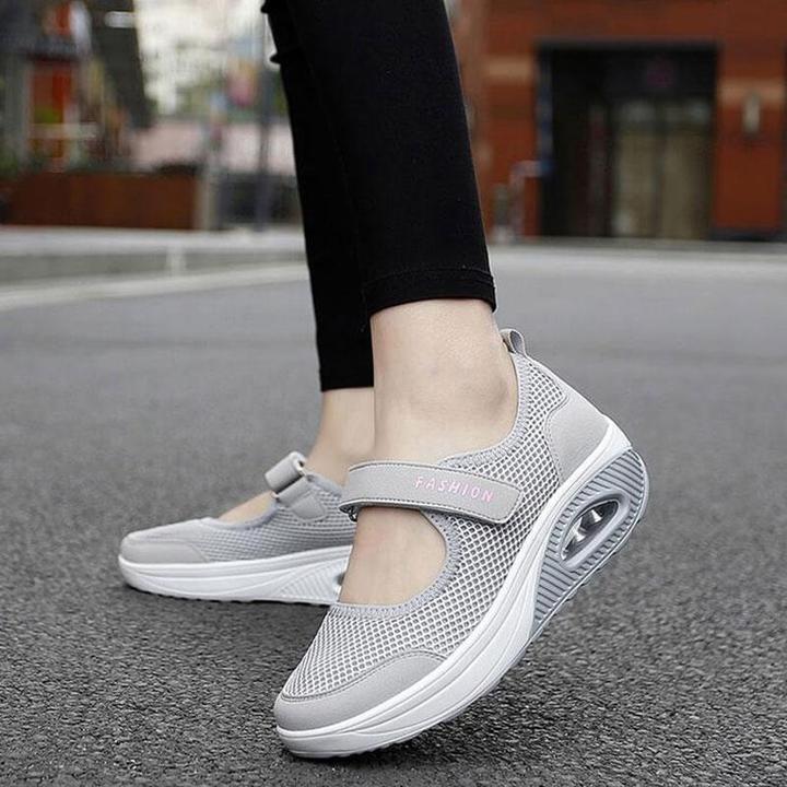 Light and breathable shoes for women