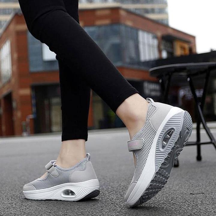 Light and breathable shoes for women