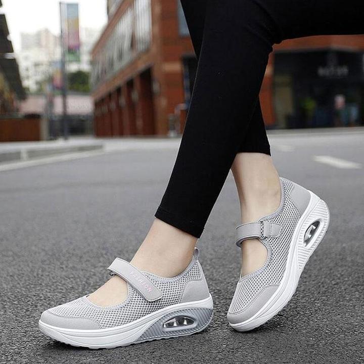 Light and breathable shoes for women