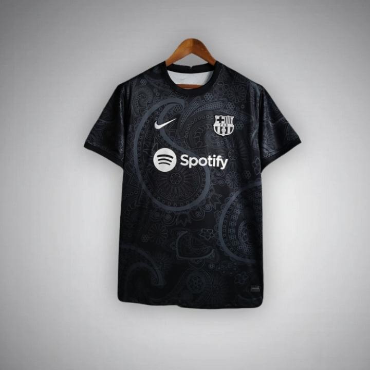 Équipement premium du FC Barcelone 24/25 « Noir Fleur » (rose noire)