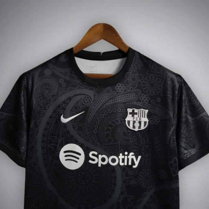 Équipement premium du FC Barcelone 24/25 « Noir Fleur » (rose noire)