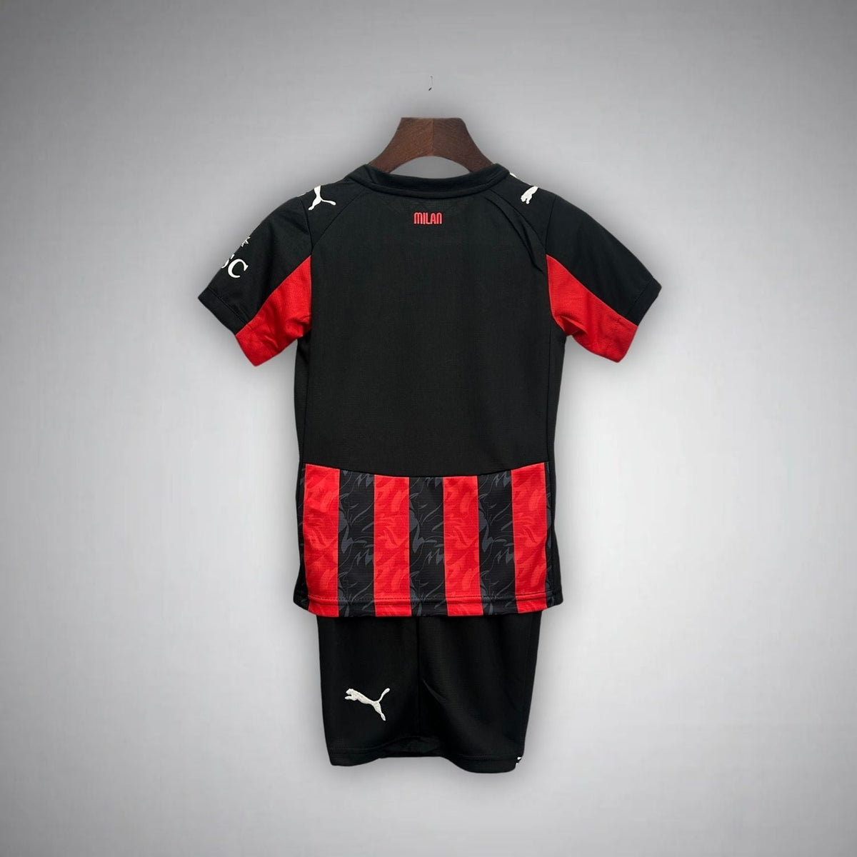 Tenue de football enfant de l'AC Milan 2025/26 - domicile