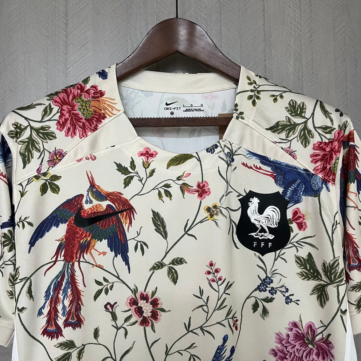 Frankrijk shirt met bloemen, speciale editie