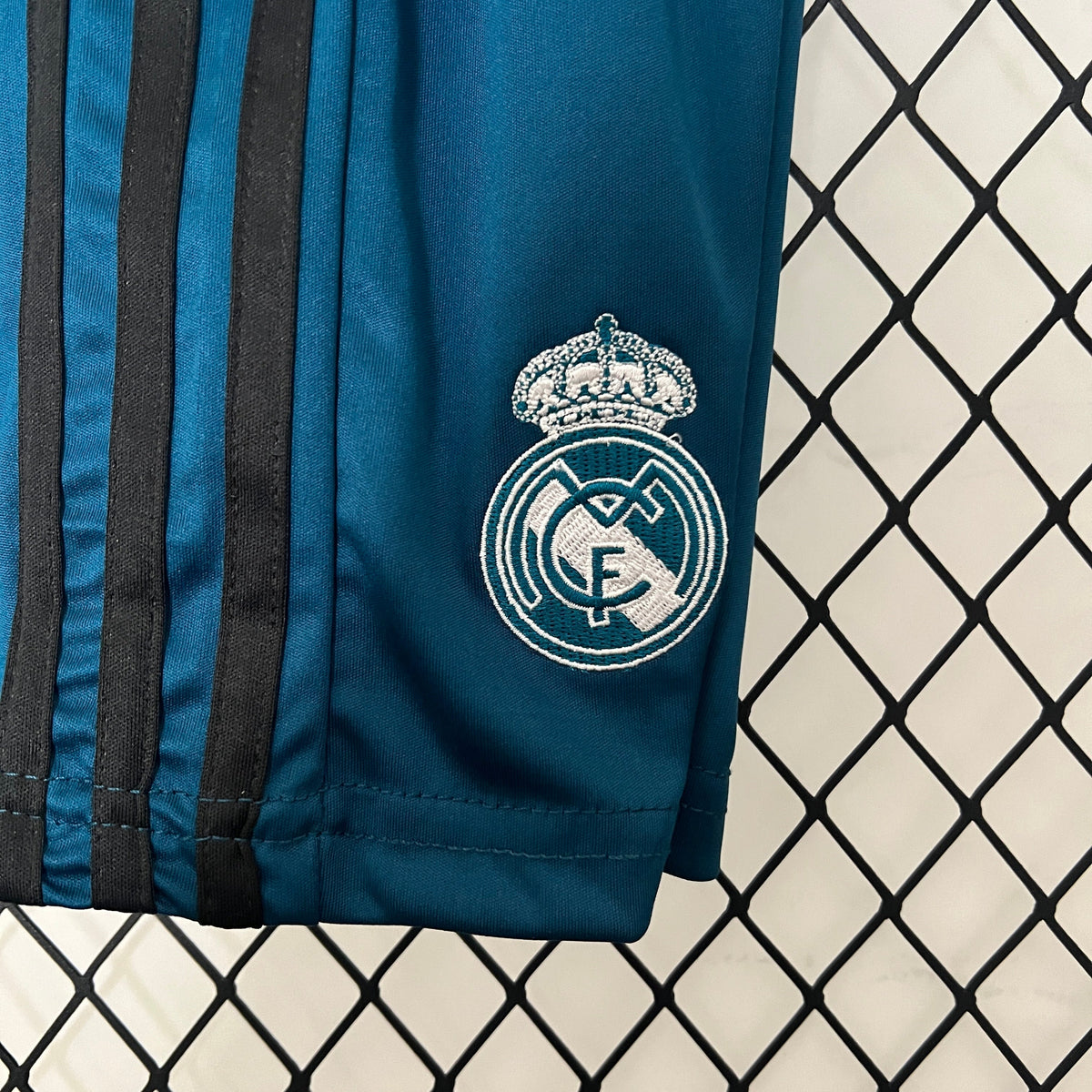 Completo rétro da bambino del Real Madrid 2017-18