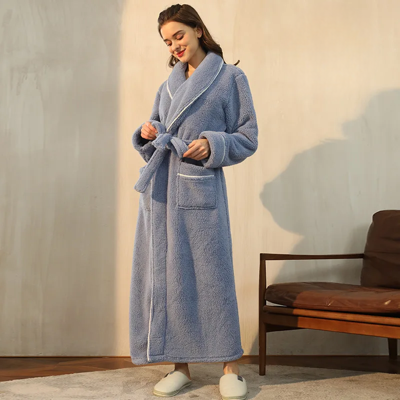 LumaWool Men's Thick Flannel Bathrobe — Fold-Over Collar
