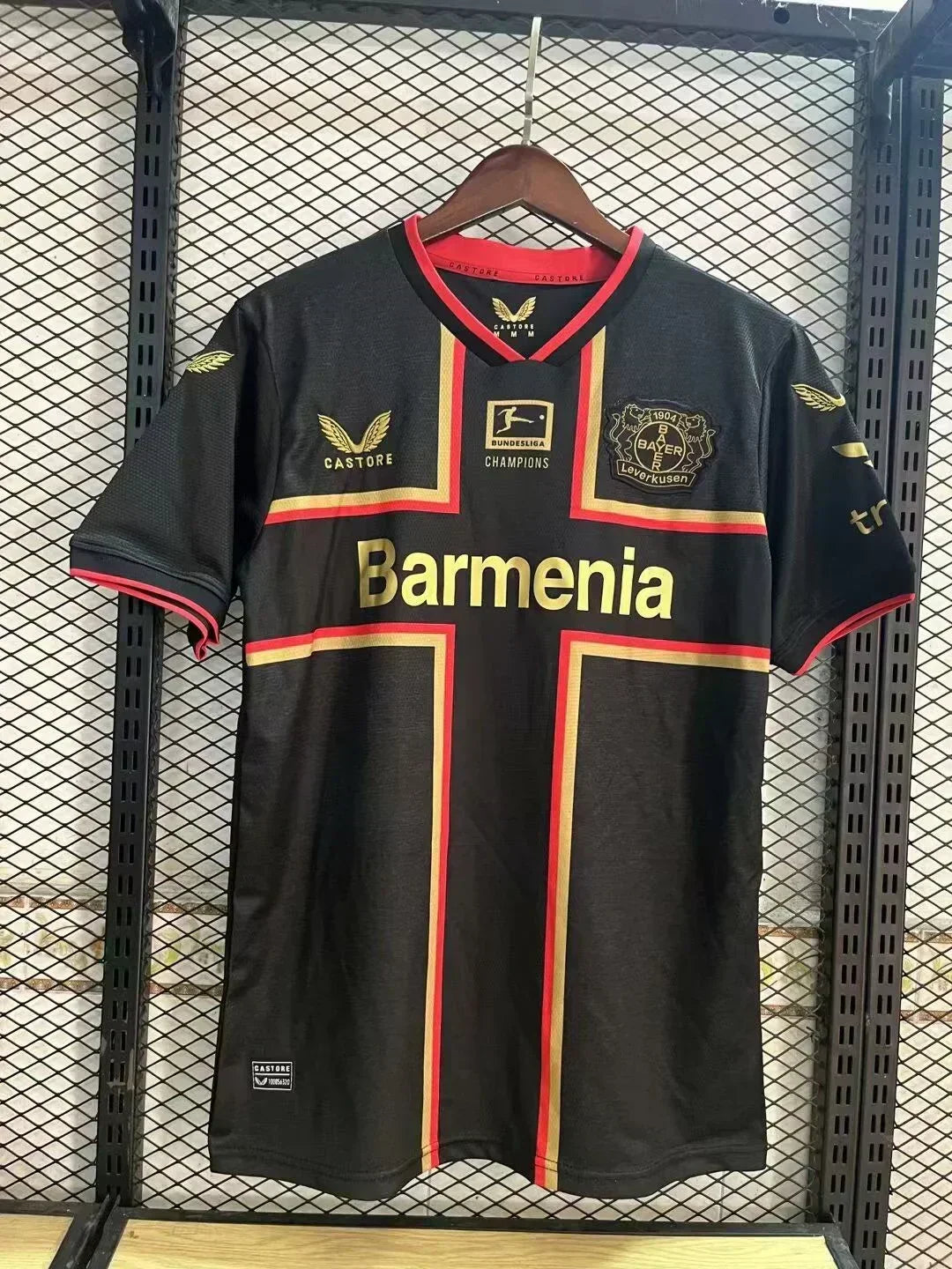 Bayer Leverkusen thuistenue 2024/2025