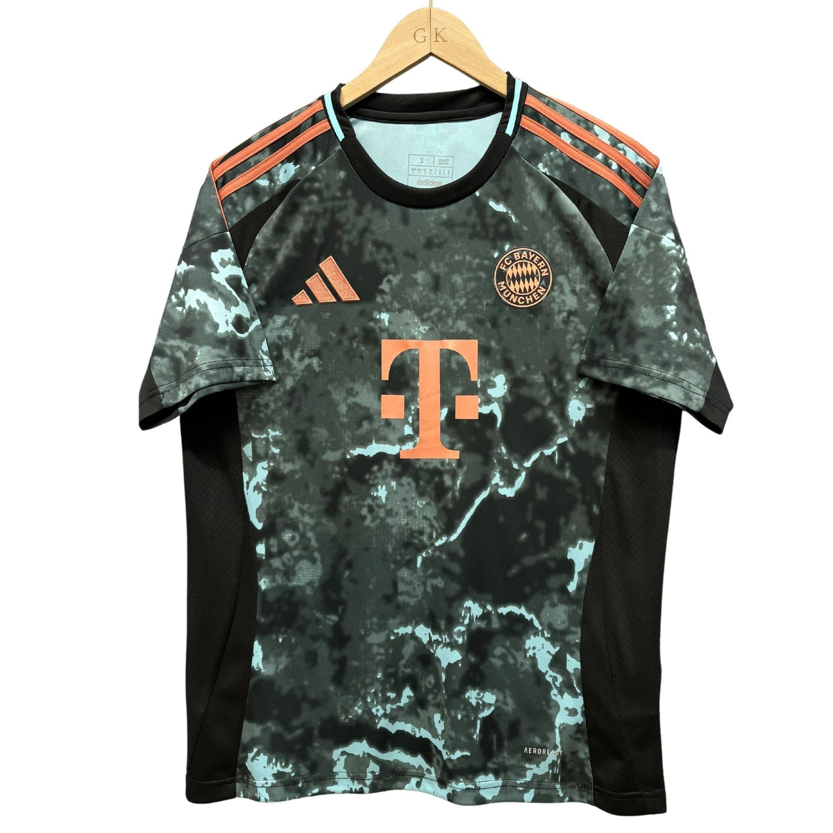 Bayern Monaco 24-25 Trasferta
