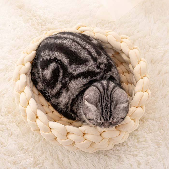 The Chonker Bed – Handwoven Cotton Cat Bed