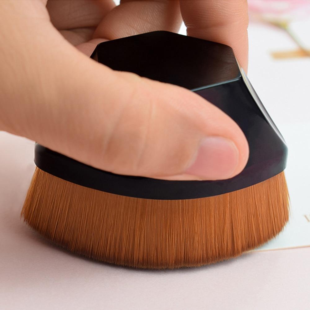 High-Density Seamless Foundation Brush