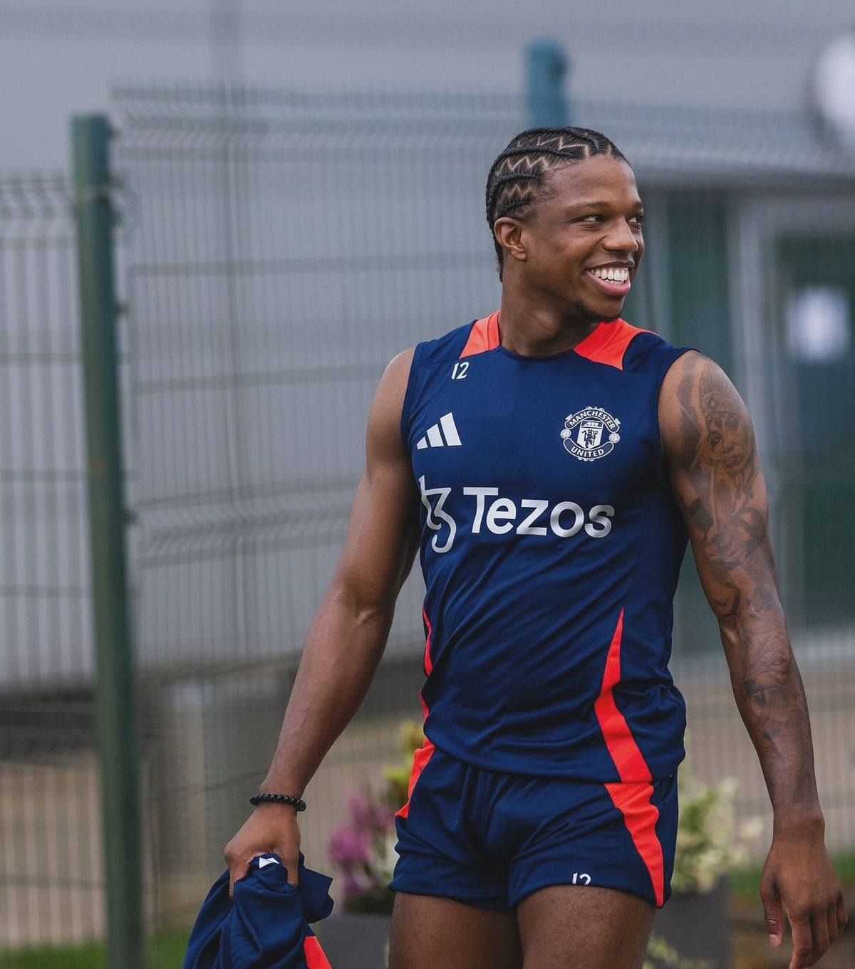 Set da allenamento pre-partita senza maniche del Manchester United 2024/25