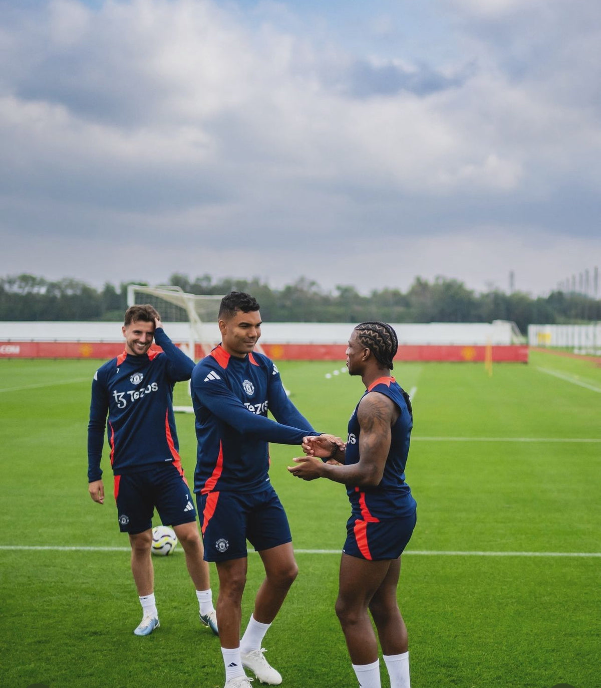 Set da allenamento pre-partita senza maniche del Manchester United 2024/25