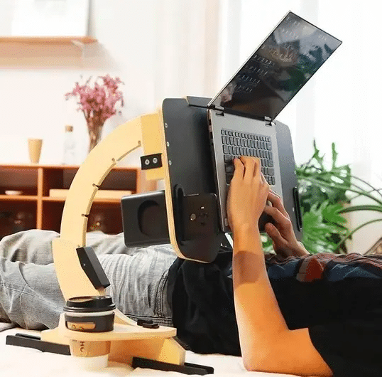 Adjustable laptop table