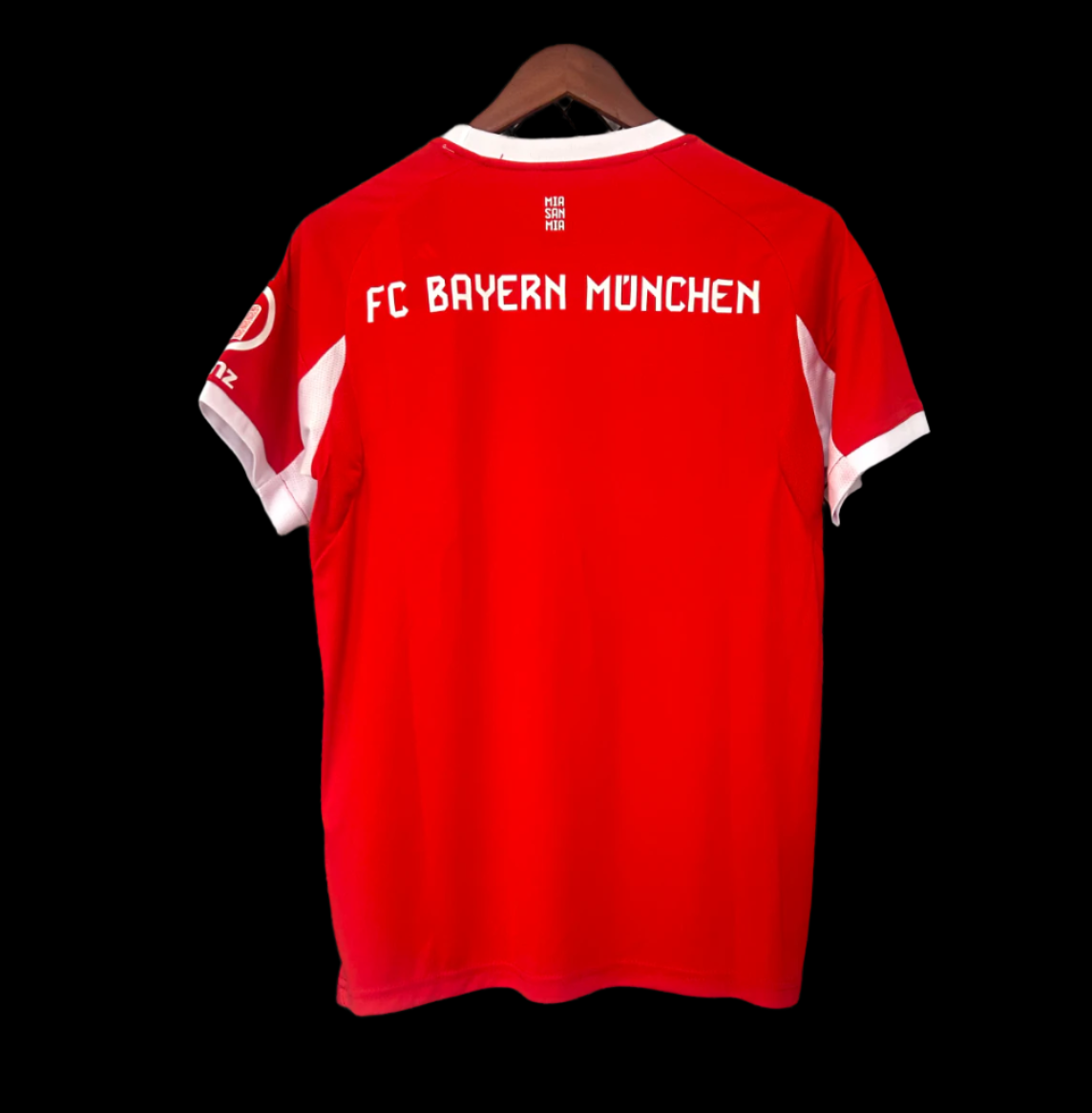 Divisa casalinga del Bayern Monaco 25/26