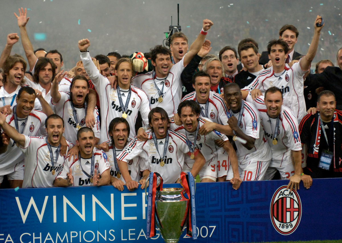 Tenue rétro extérieure de l’AC Milan 2006-2007