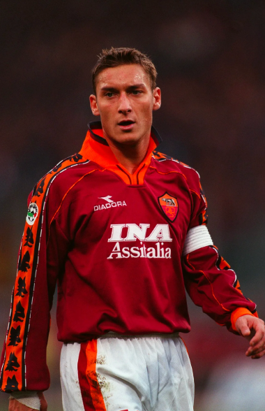 Tenue rétro domicile à manches longues de l’AS Roma - 1998-99