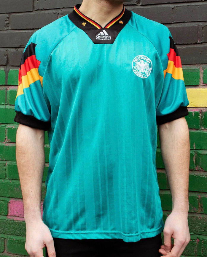 Maillot rétro extérieur de l’Allemagne 1992
