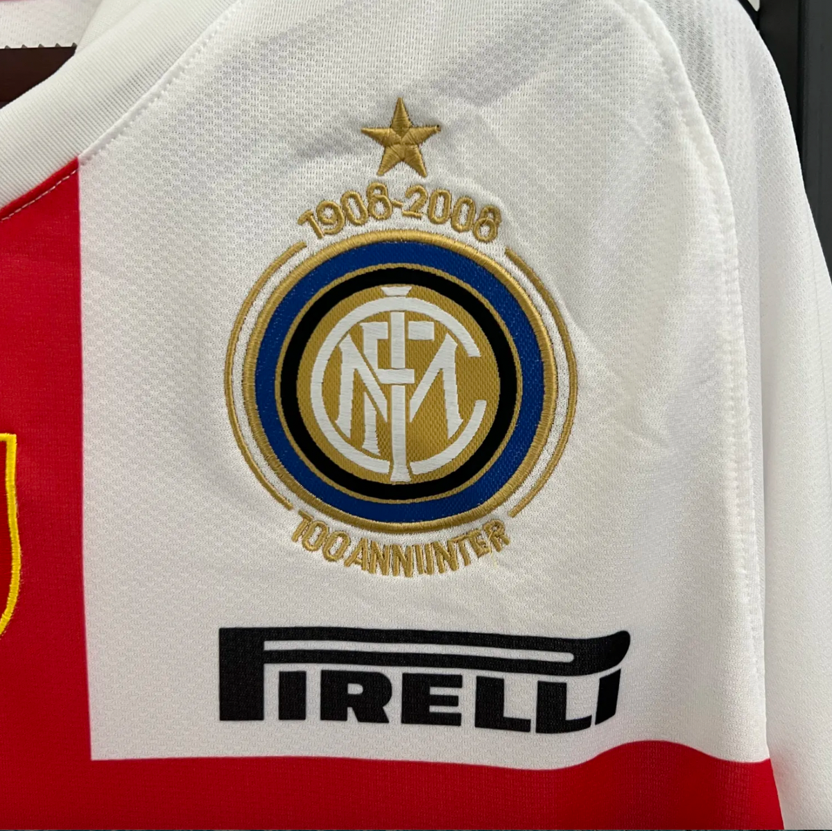Maillot de l’Inter Milan à croix rouge 2007/2008
