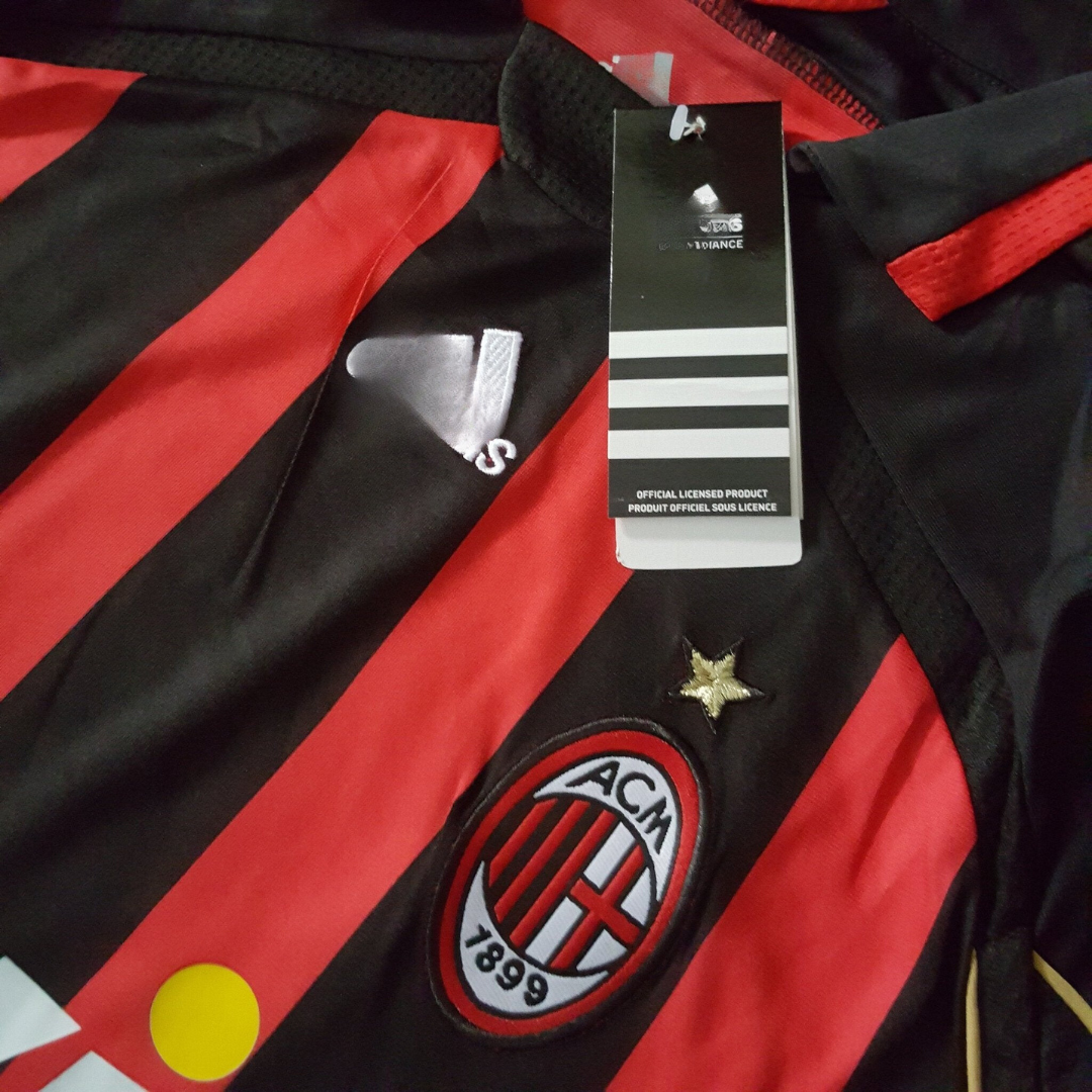 Completo retrò da casa dell’AC Milan 2006-2007