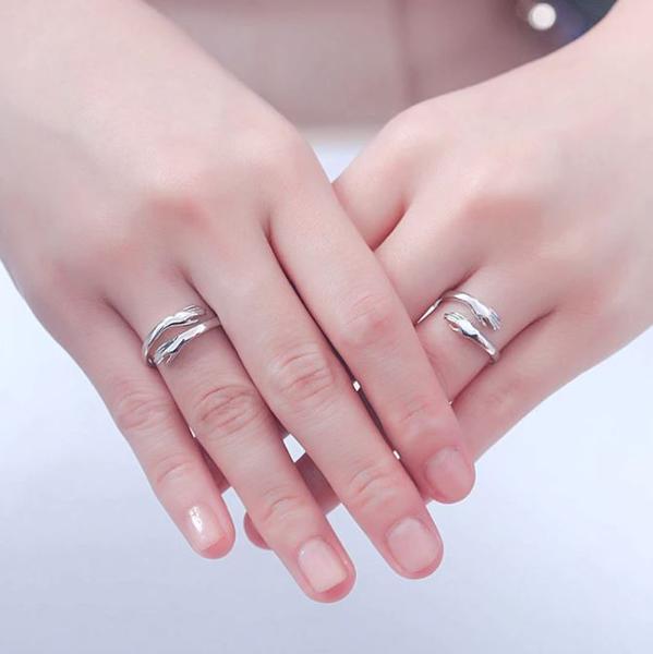 Adjustable love hug ring 2021