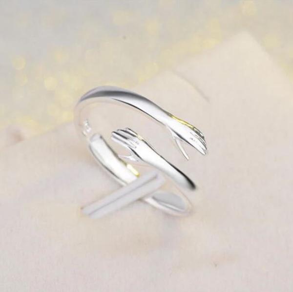 Adjustable love hug ring 2021