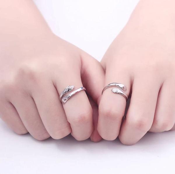 Adjustable love hug ring 2021