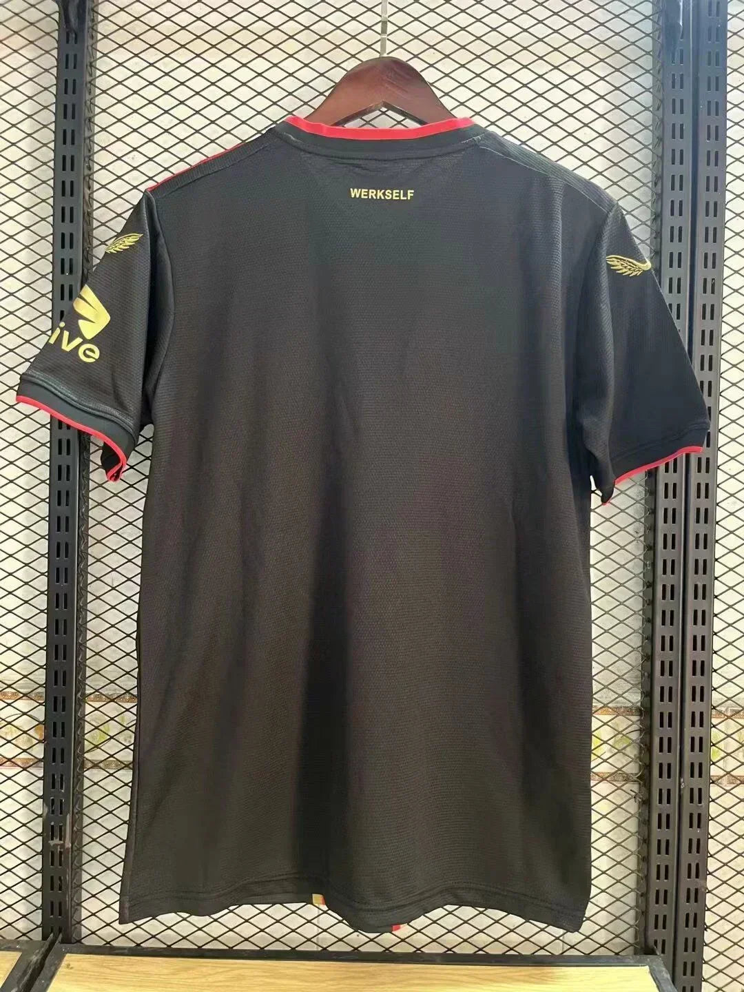 Bayer Leverkusen thuistenue 2024/2025