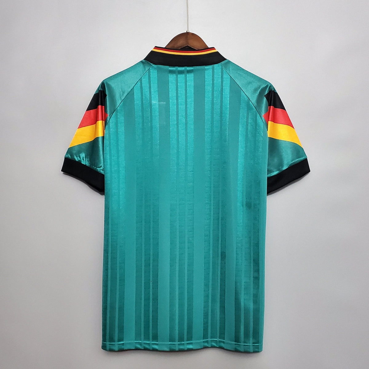 Maillot rétro extérieur de l’Allemagne 1992