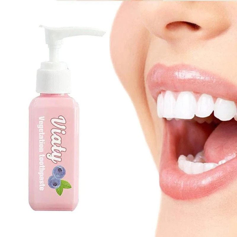 Natural whitening toothpaste with blueberries and bicarbonate