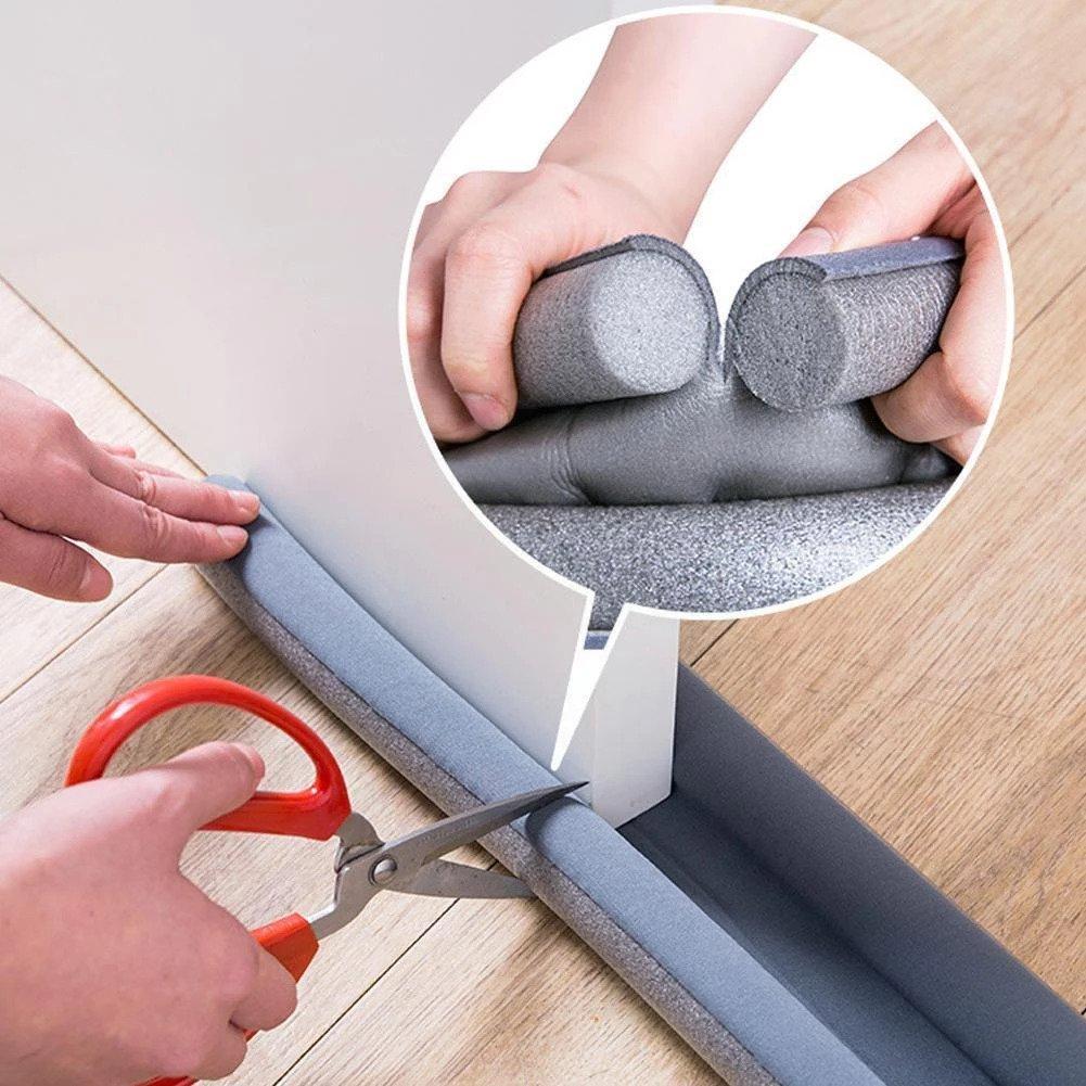 Sealing door strip