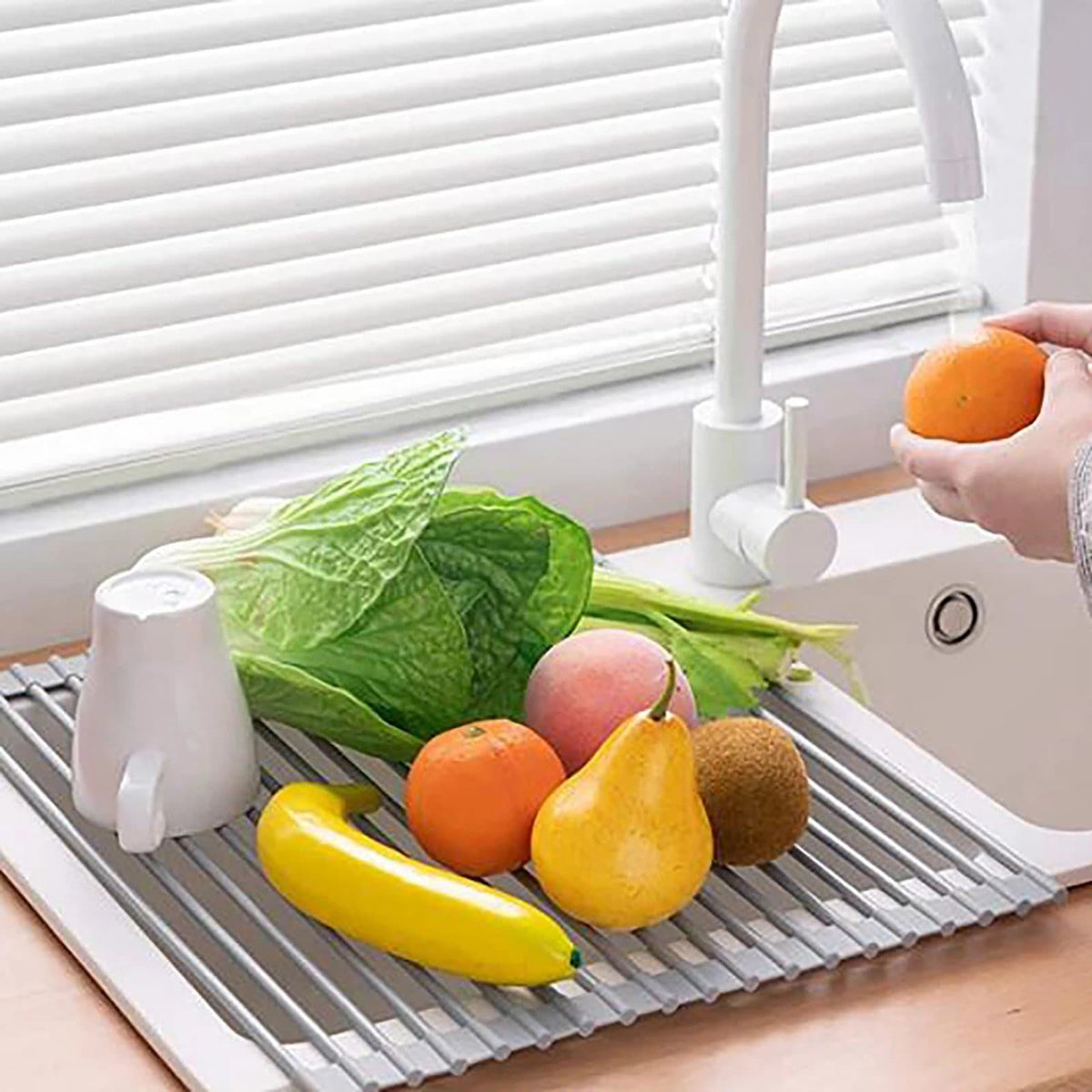 Roll up sink rack