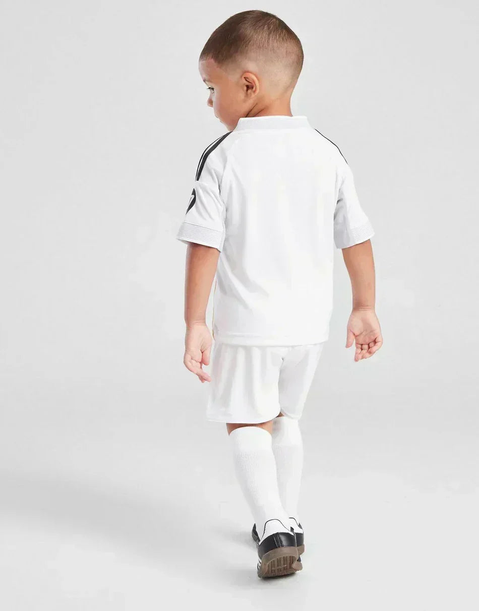 Tenue enfant domicile du Real Madrid 2025-26