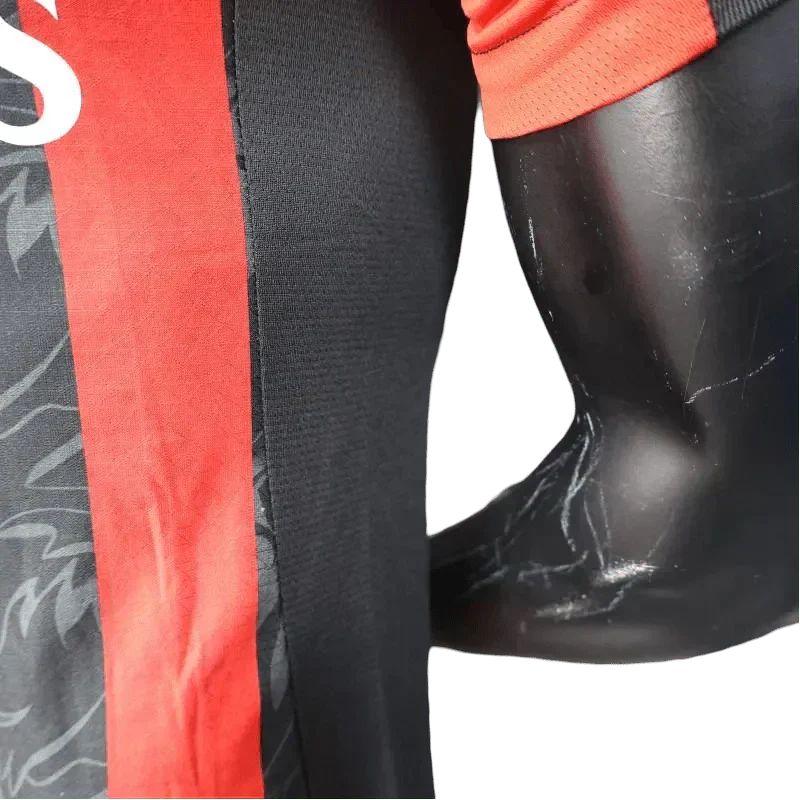 Kit casalingo del Milan AC - versione giocatore 2025/2026