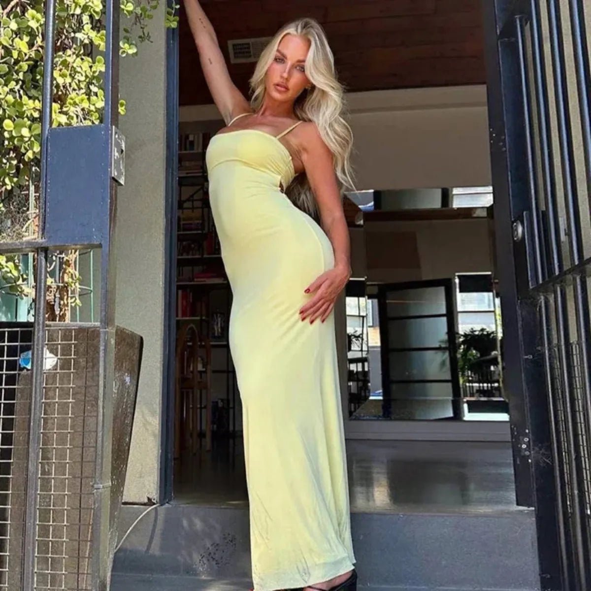 Women's Maxi Dress — Bodycon Fit Backless Sleeveless Design