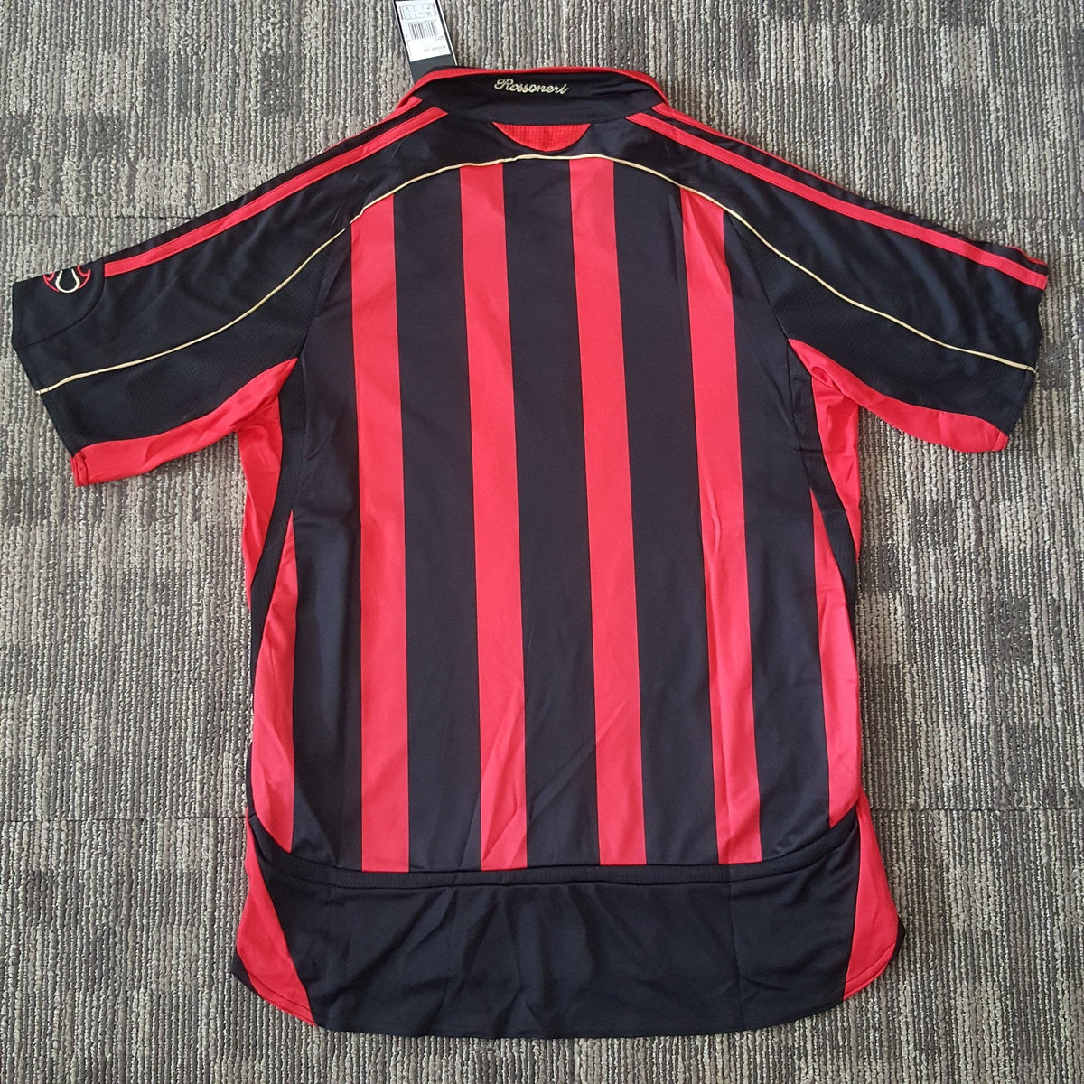 Completo retrò da casa dell’AC Milan 2006-2007