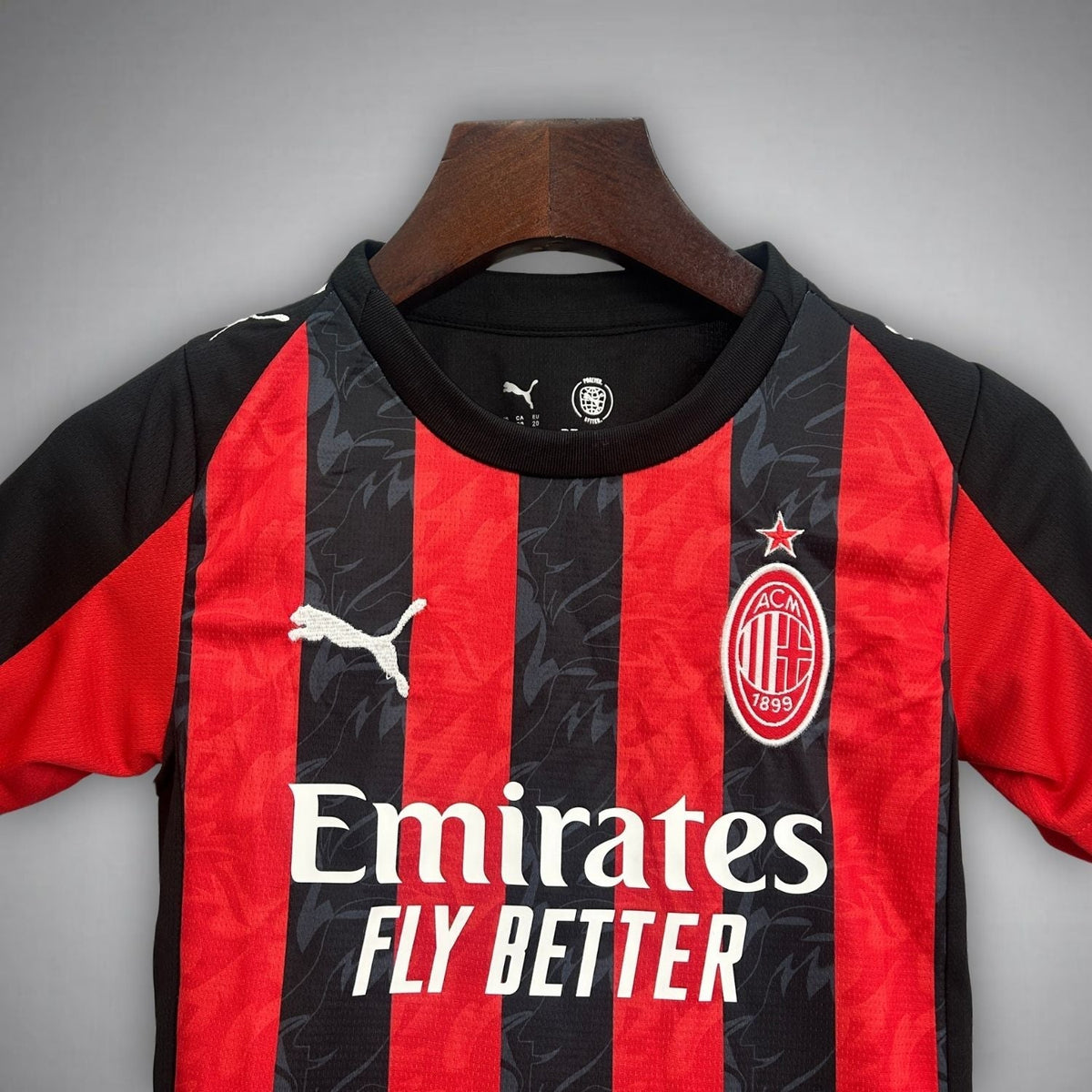 Tenue de football enfant de l'AC Milan 2025/26 - domicile