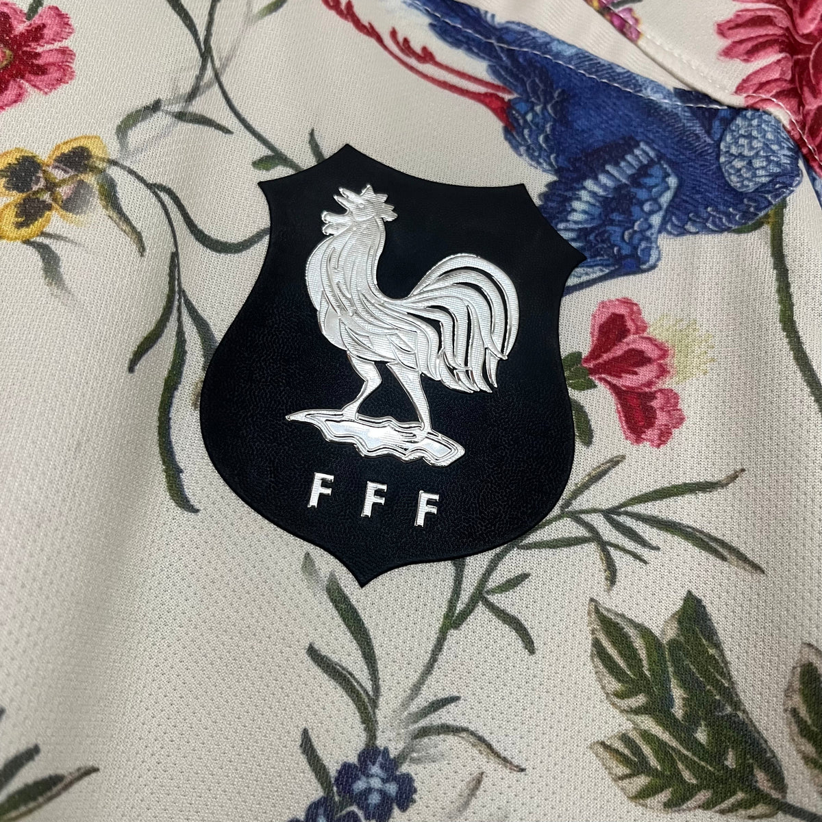 Maillot extérieur France X Dior Flowers en édition spéciale