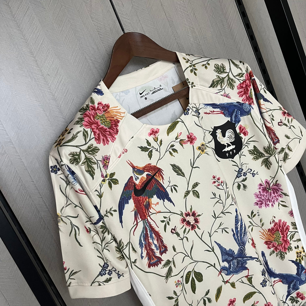 Maillot extérieur France X Dior Flowers en édition spéciale