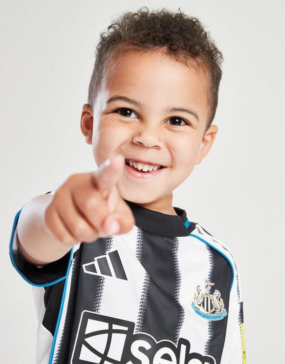 Tenue de football junior domicile de Newcastle 2025-26