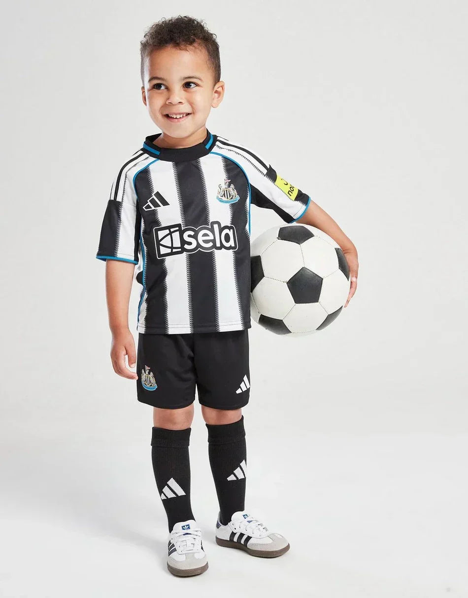 Tenue de football junior domicile de Newcastle 2025-26