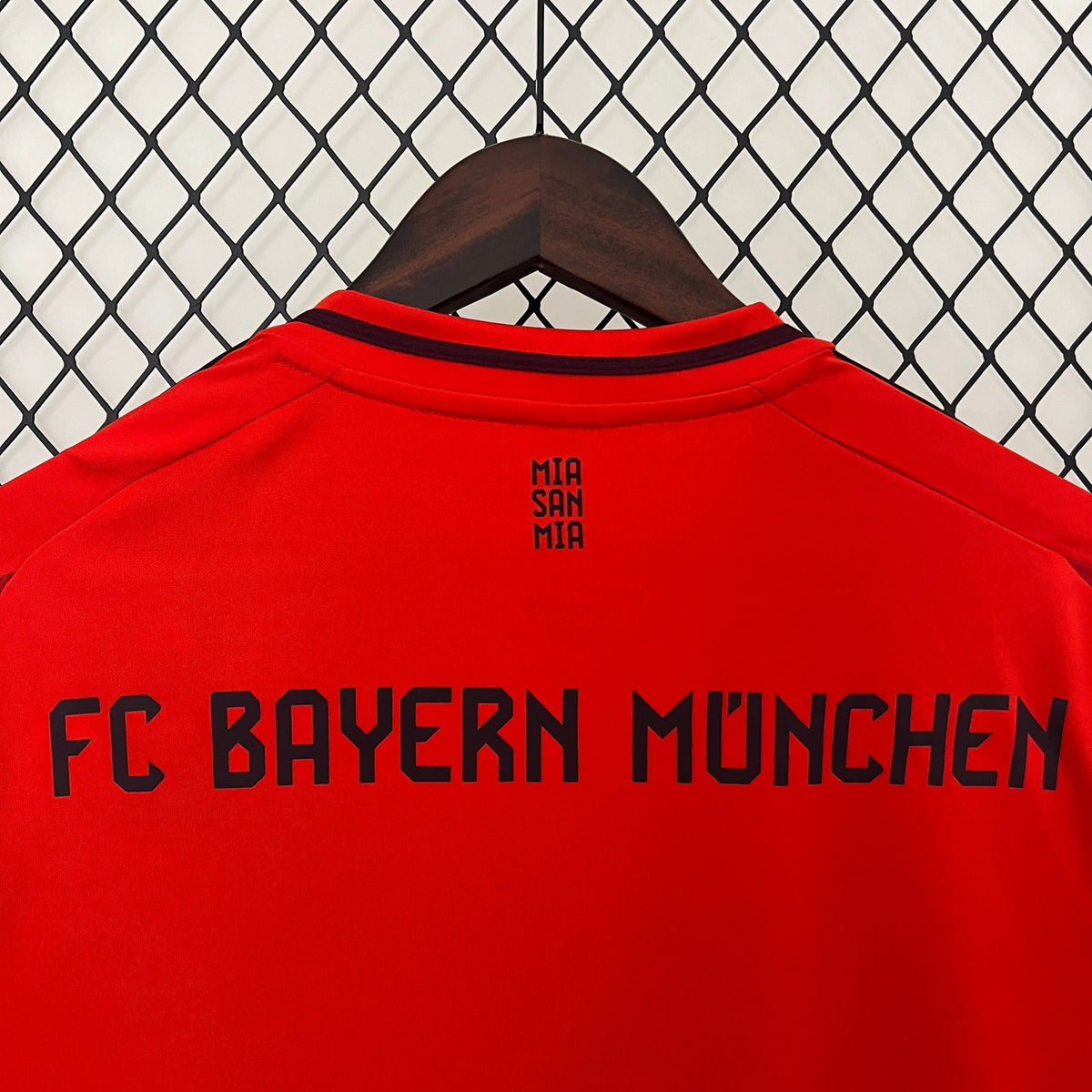 Bayern München-thuistenue 2024/2025