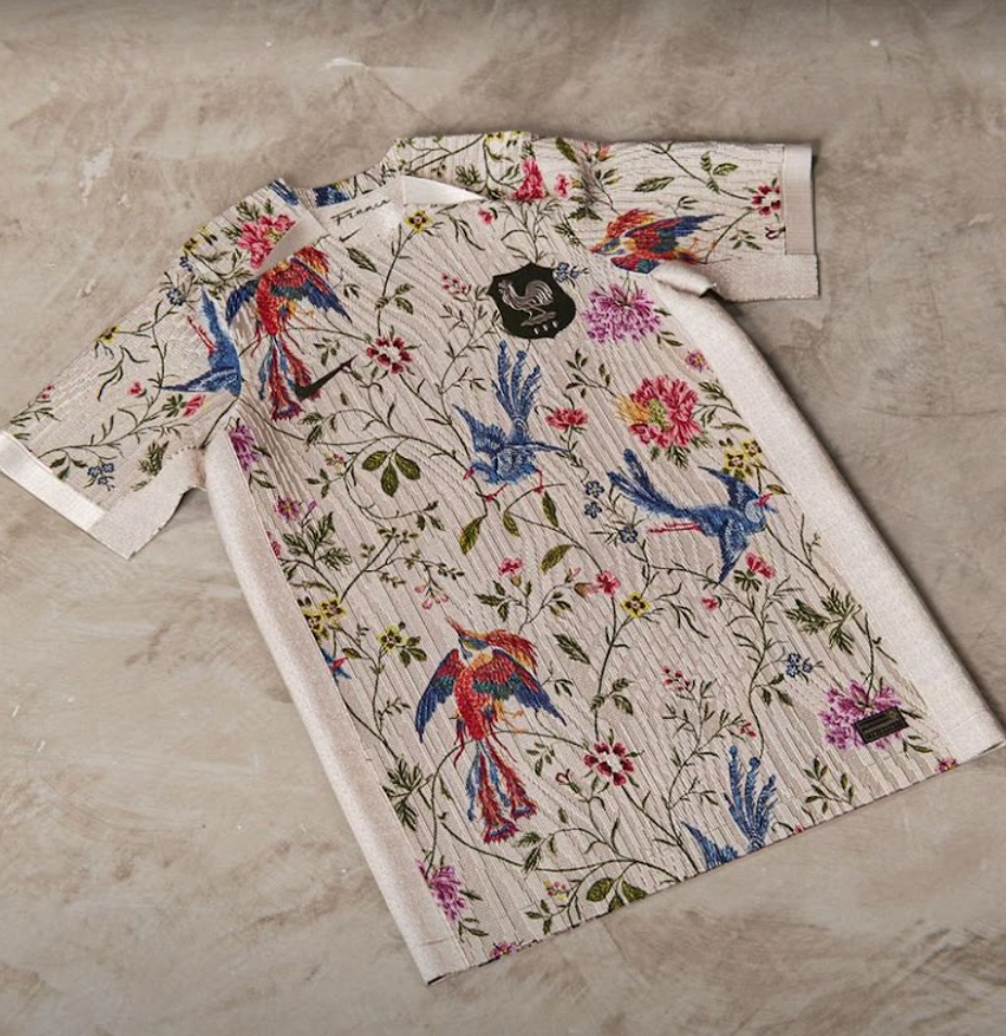 Frankrijk shirt met bloemen, speciale editie