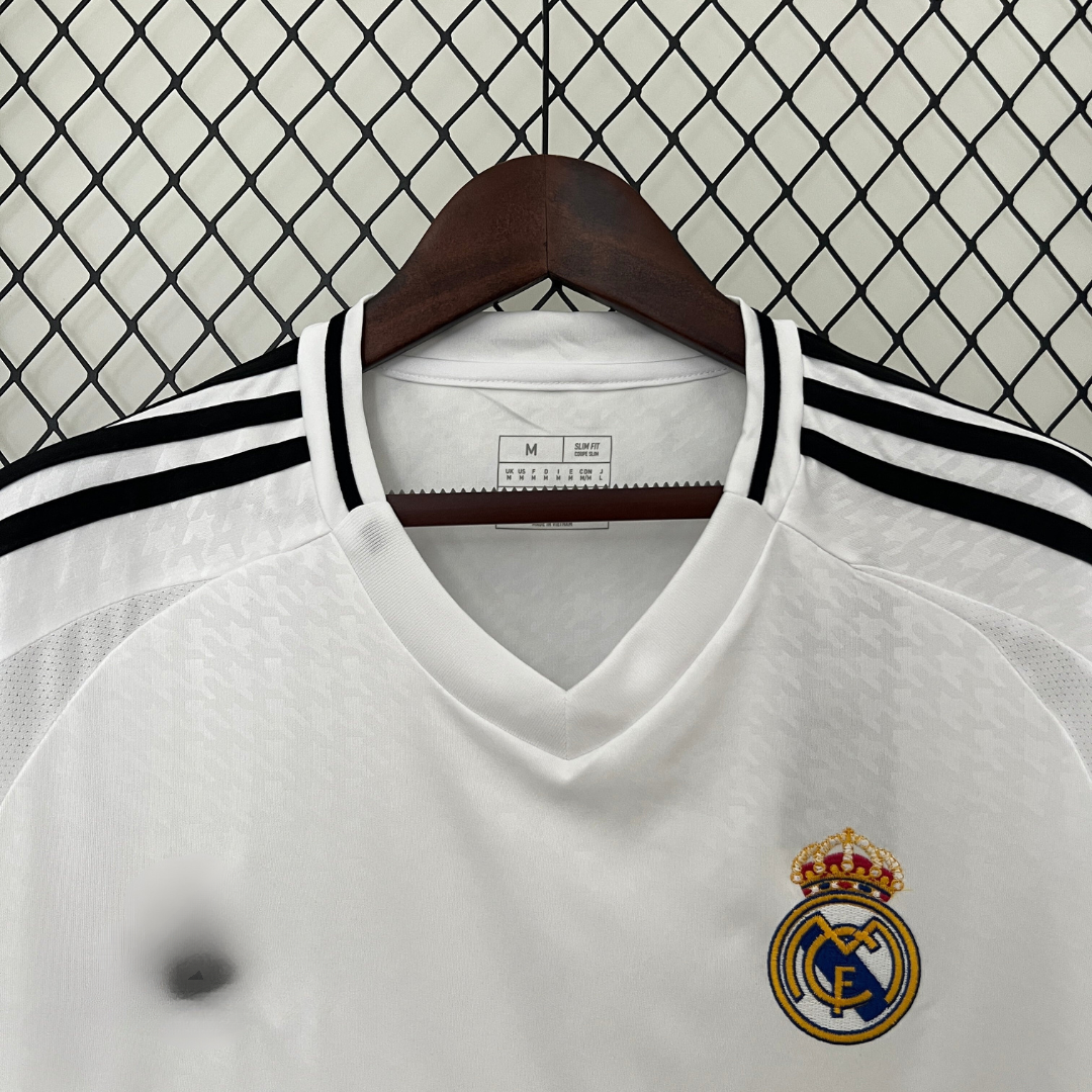 Divisa casalinga del Real Madrid 2024/2025