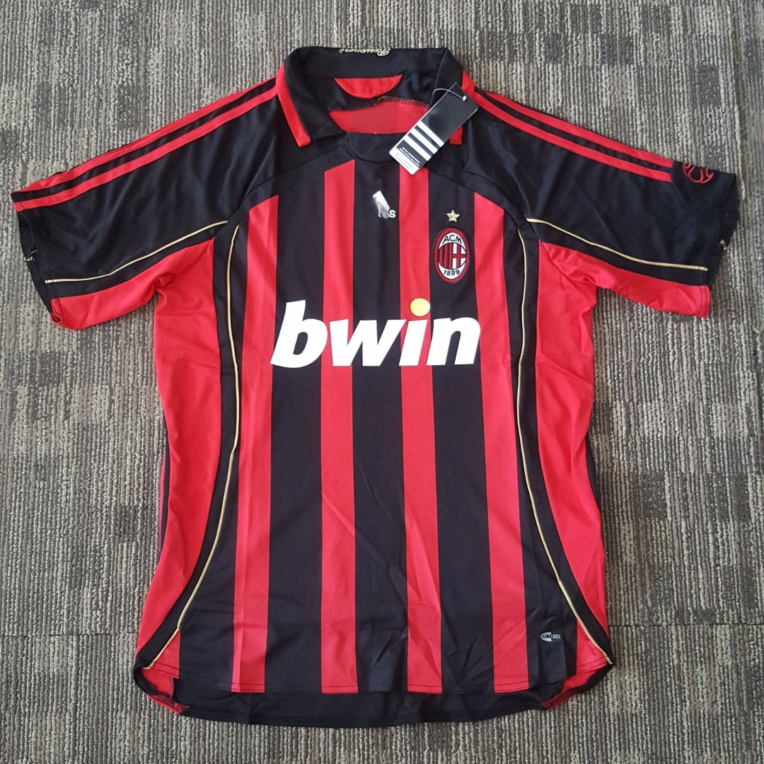 Completo retrò da casa dell’AC Milan 2006-2007