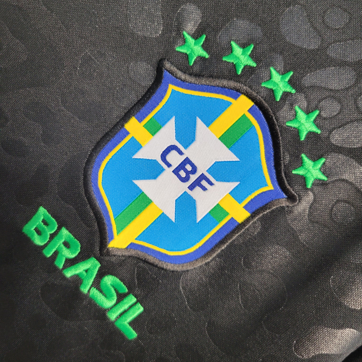 Zwart tenue Brazilië met luipaardprint 2024