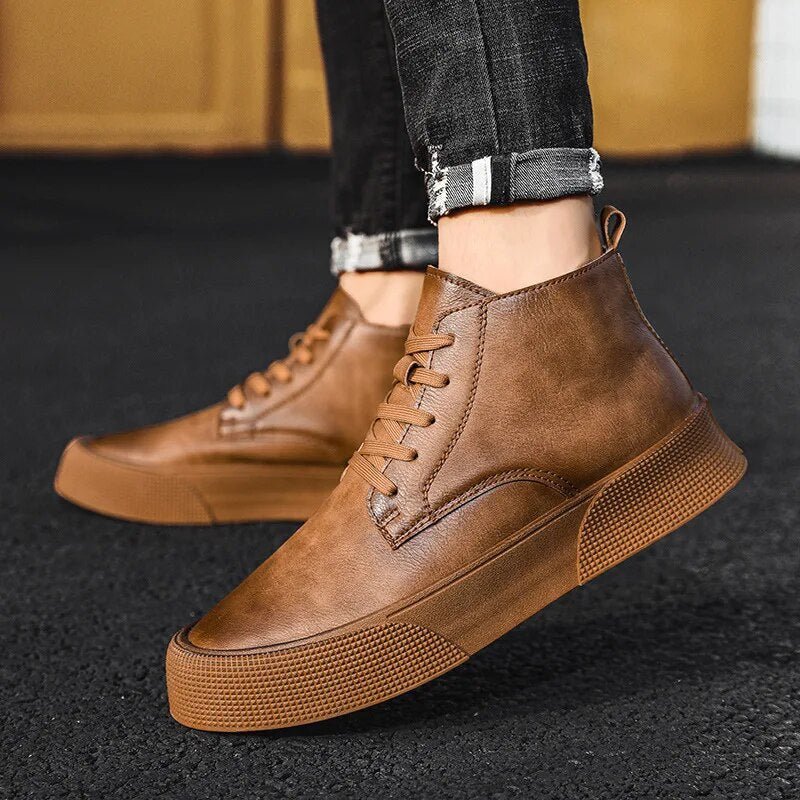 Lace-Up Boots Men Robust Durable Design with Timeless Appeal