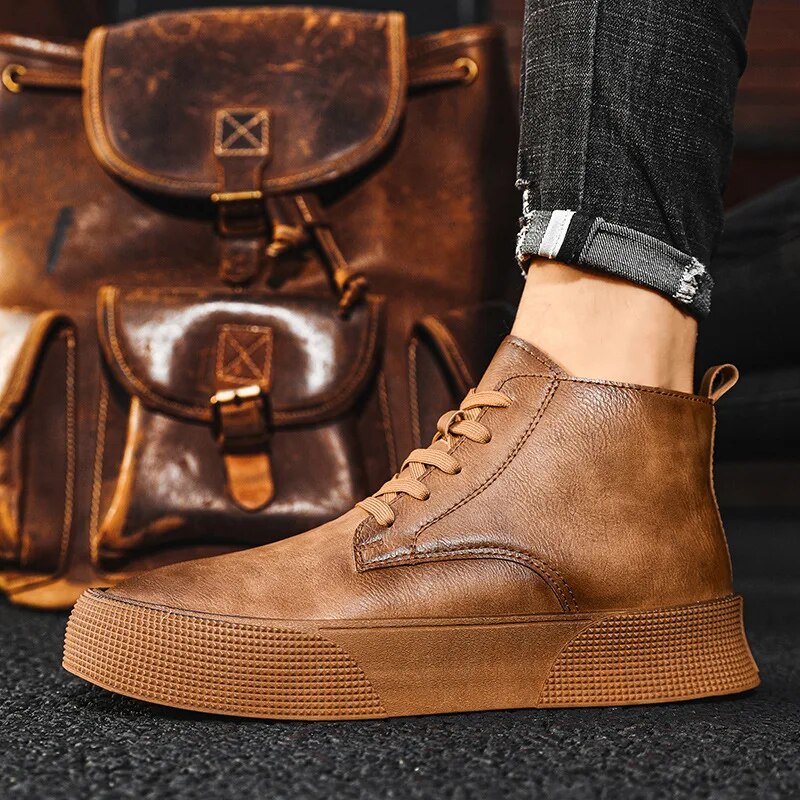 Lace-Up Boots Men Robust Durable Design with Timeless Appeal