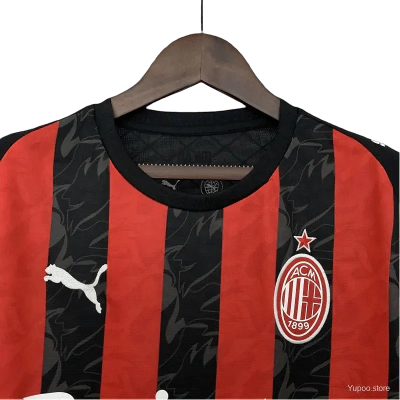 Divisa casalinga dell'AC Milan - versione tifosi 2025/2026
